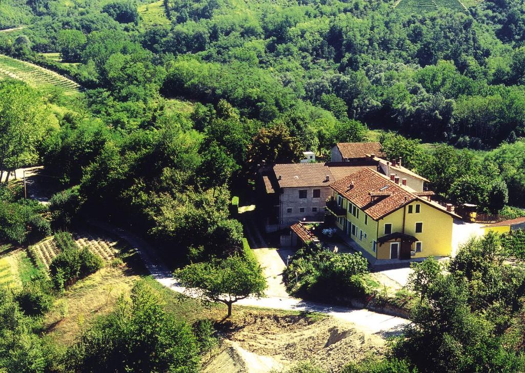 Вилла Agriturismo Cascina Vrona Monteu Roero Экстерьер фото
